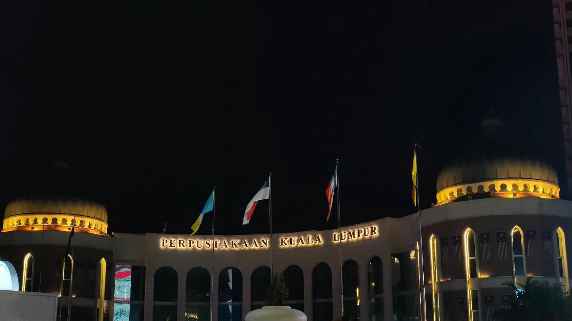 Sky Suites Klcc Homestay By Birdy Stay كوالالمبور ماليزيا