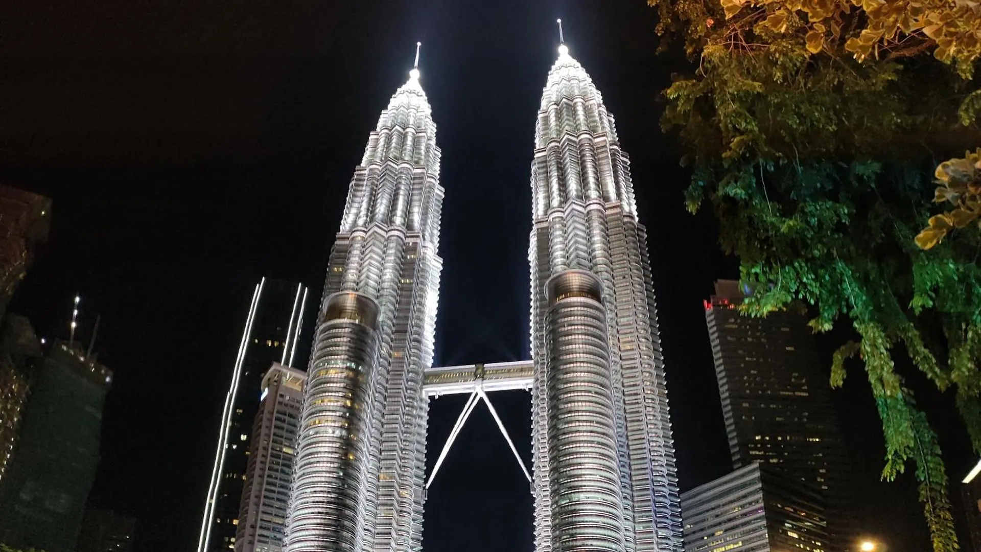 Apartment Sky Suites Klcc Homestay By Birdy Stay Kuala Lumpur