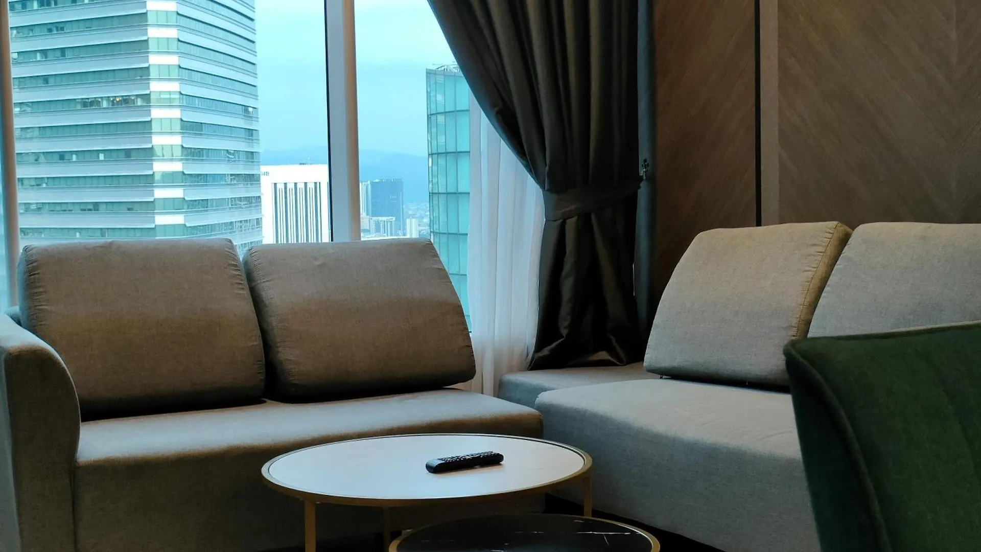 Sky Suites Klcc Homestay By Birdy Stay Kuala Lumpur 0*,