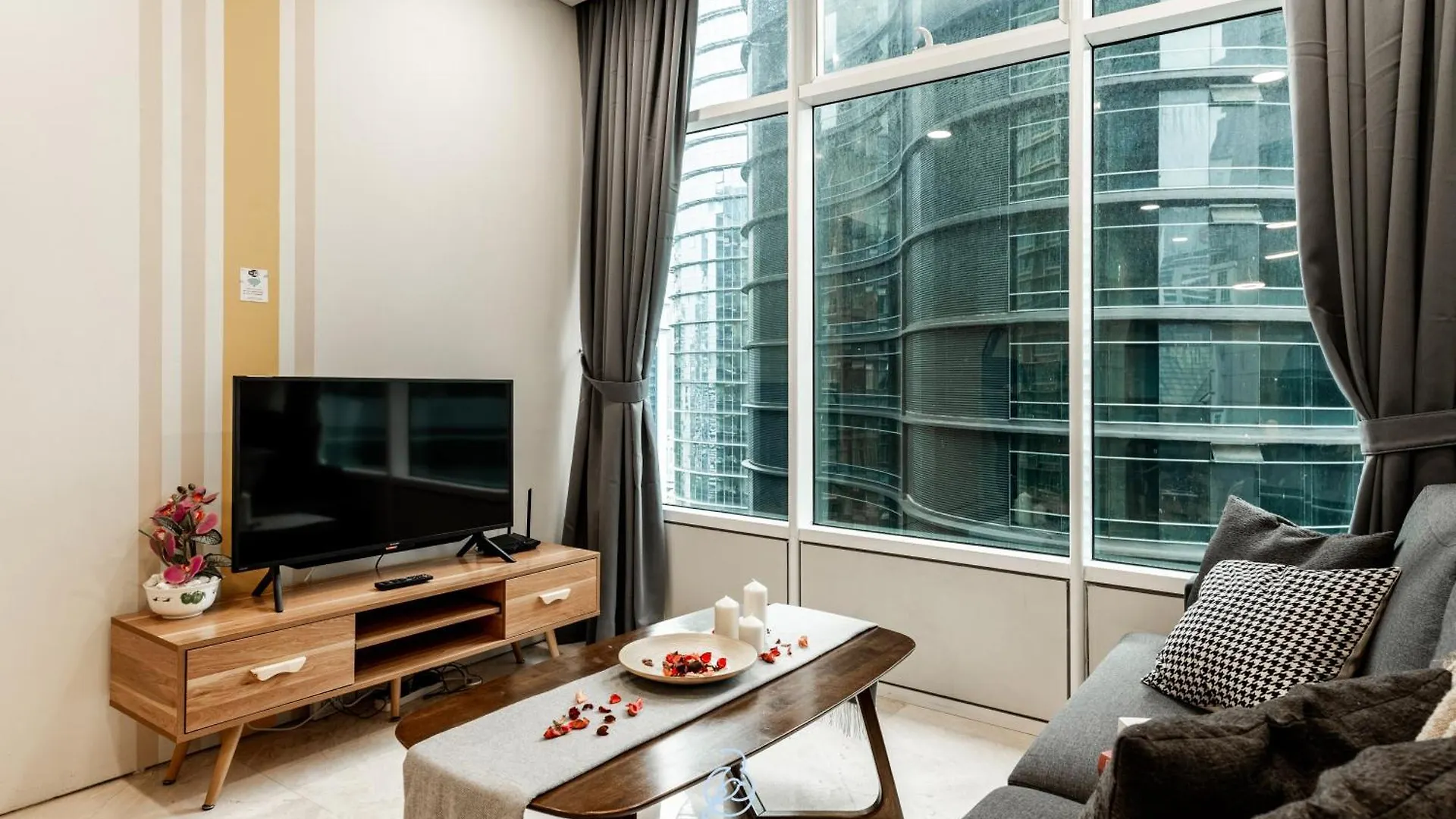 Apartment Sky Suites Klcc Homestay By Birdy Stay Kuala Lumpur