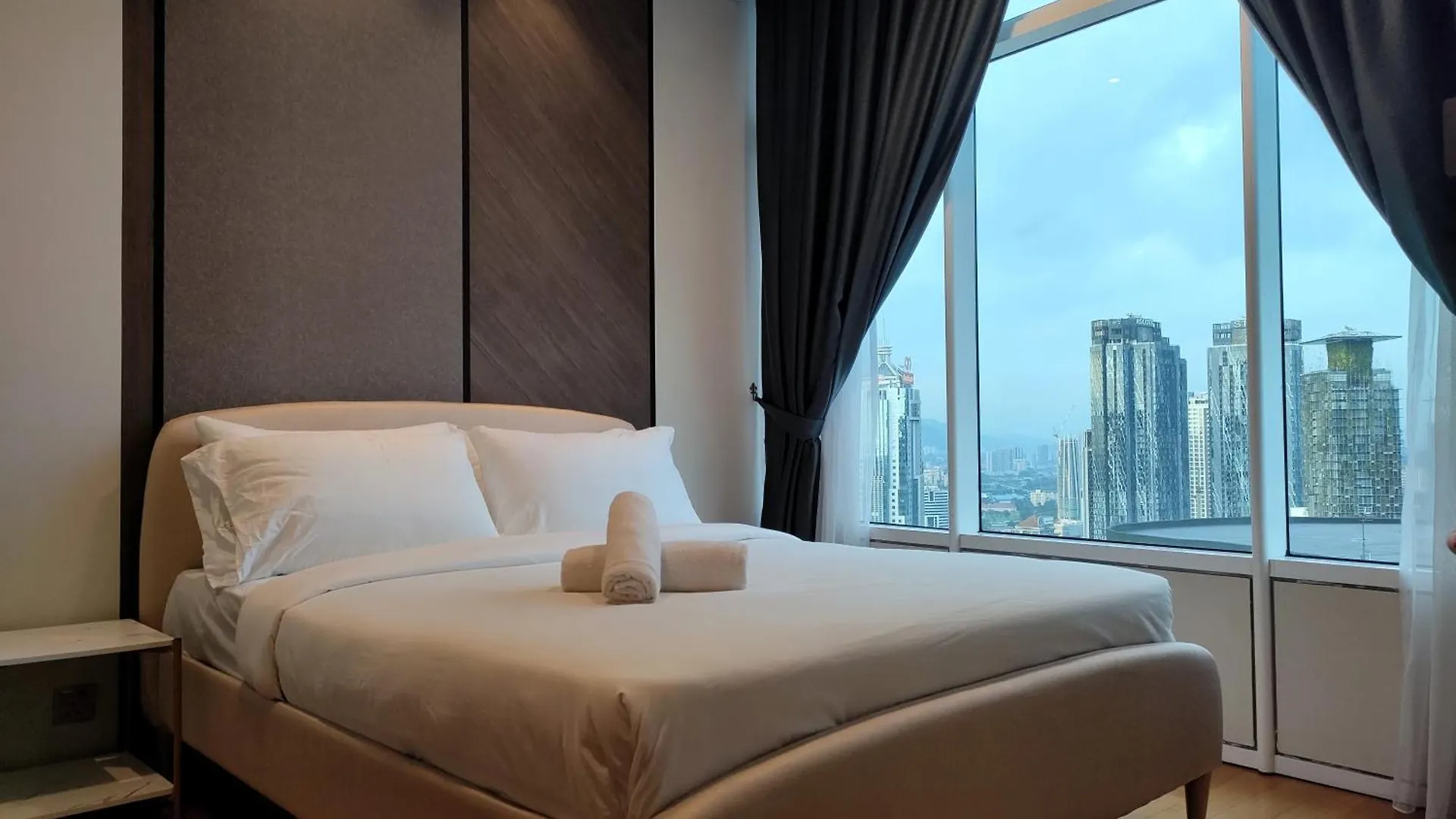 Sky Suites Klcc Homestay By Birdy Stay Kuala Lumpur Malaysia