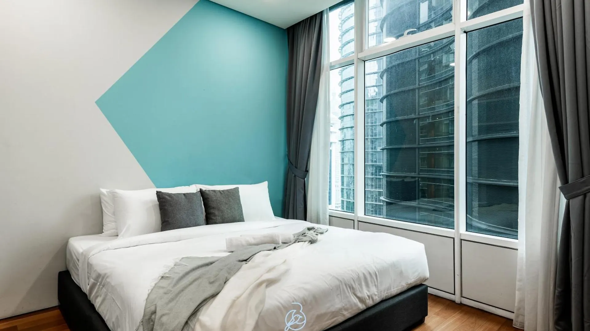 Apartment Sky Suites Klcc Homestay By Birdy Stay Kuala Lumpur