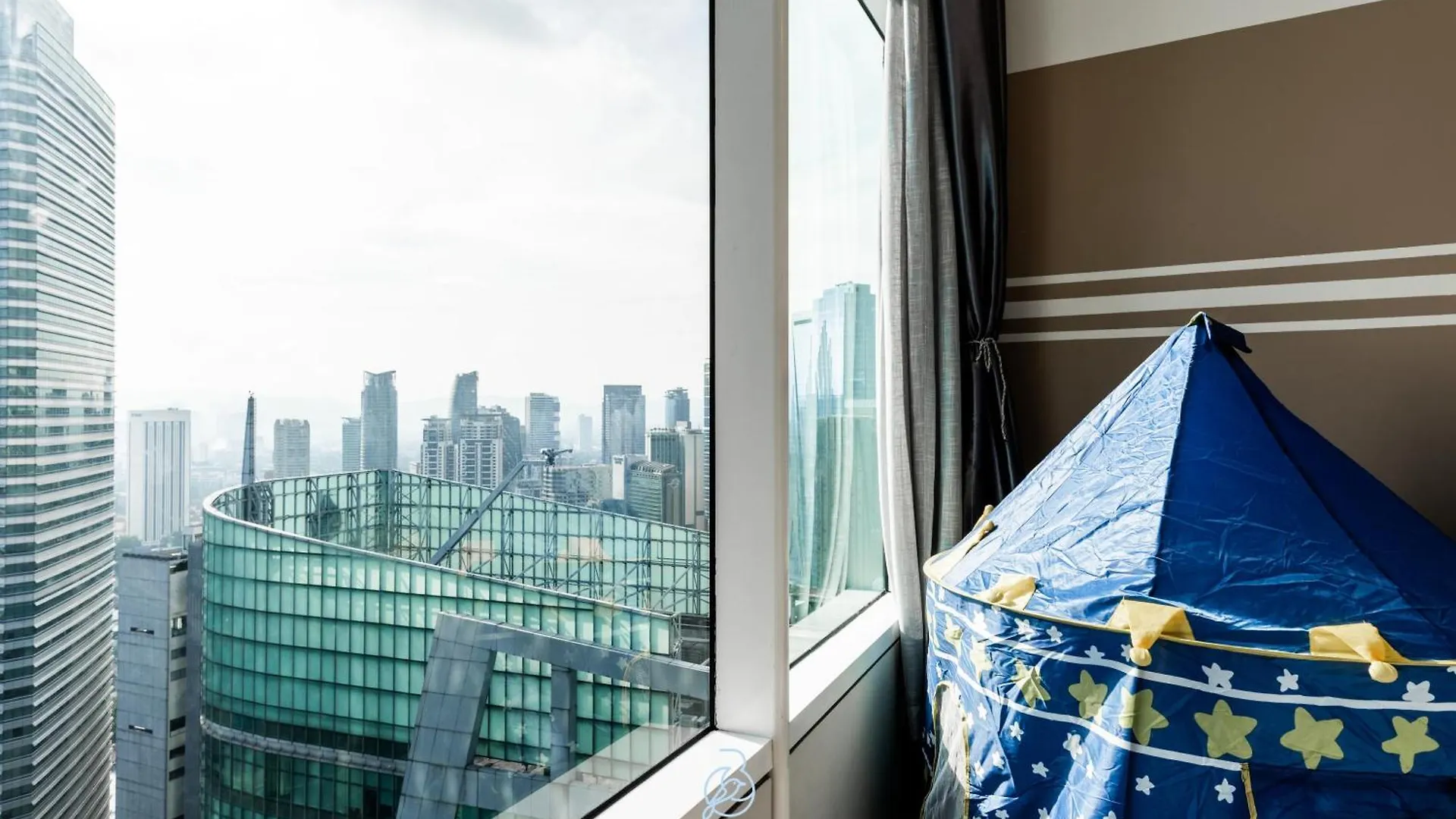 Sky Suites Klcc Homestay By Birdy Stay Kuala Lumpur 0*,